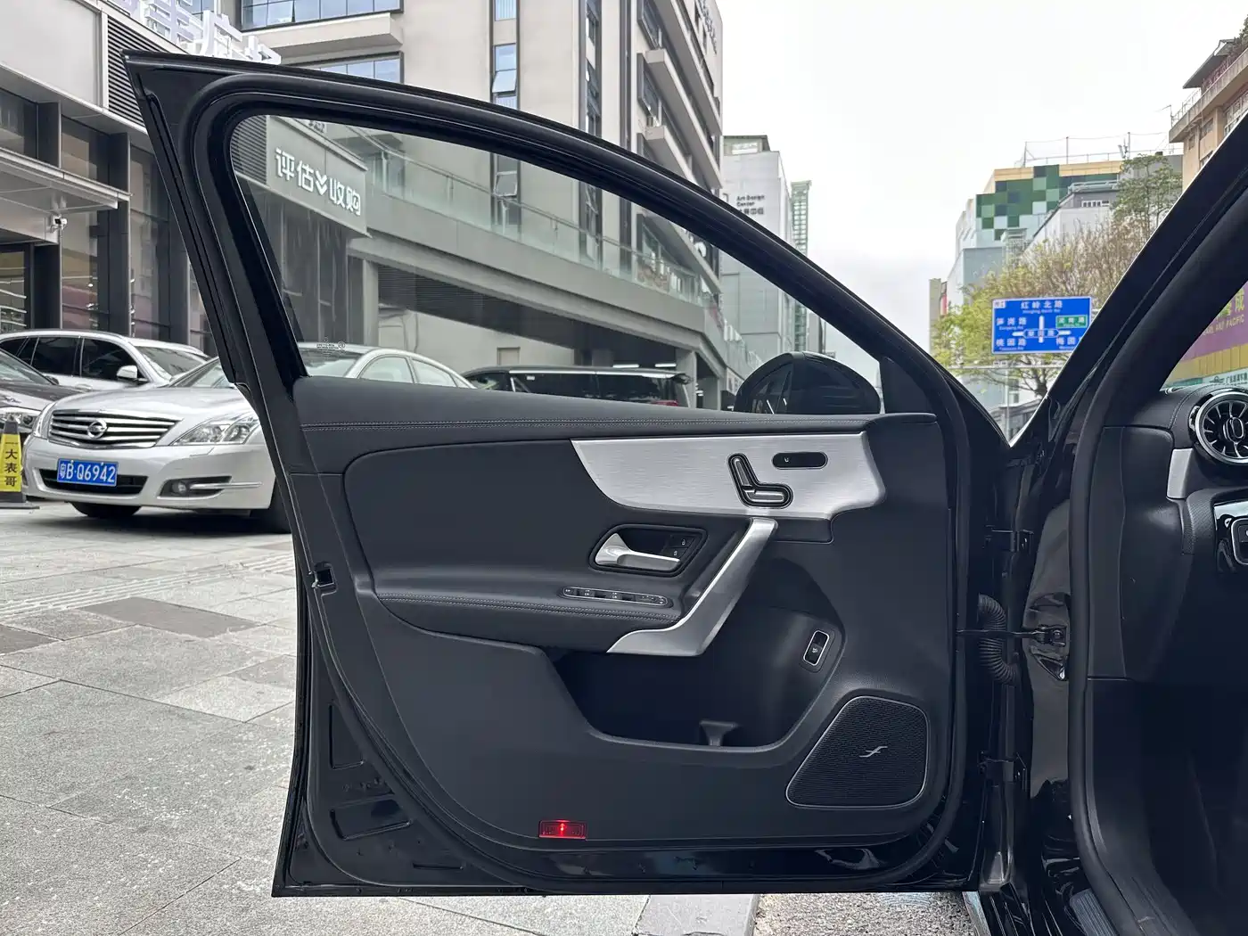Mercedes-Benz A-Class AMG 2025 AMG A 35 L 4MATIC фото 11