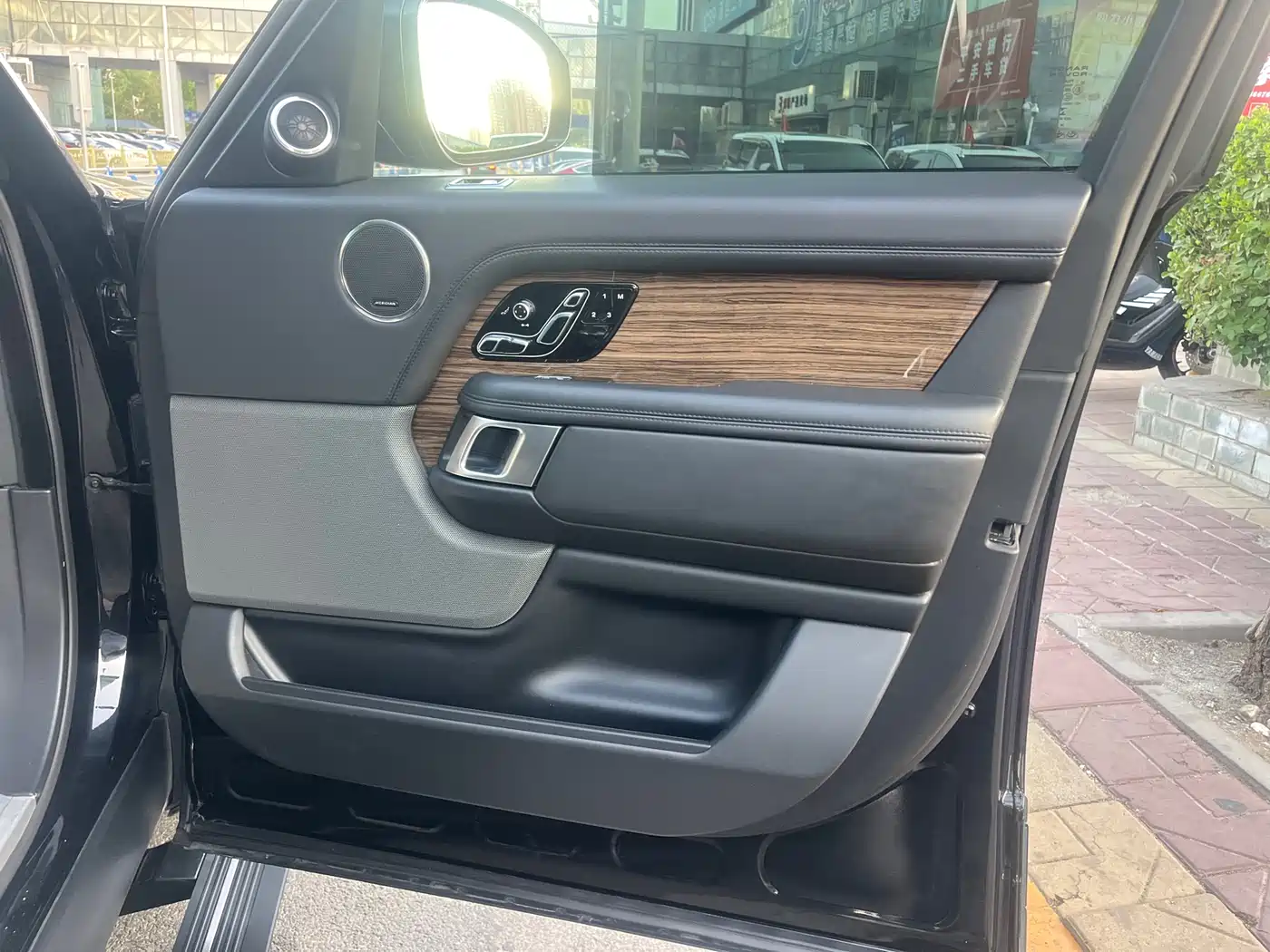 Land Rover Range Rover 2019 3.0 SC V6 Heritage Extended Edition фото 18