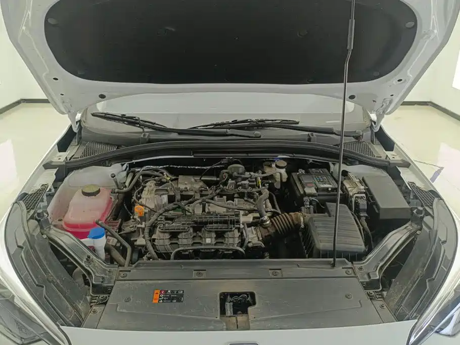 Roewe i5 2025 2023 1.5L Manual Comfort Edition
