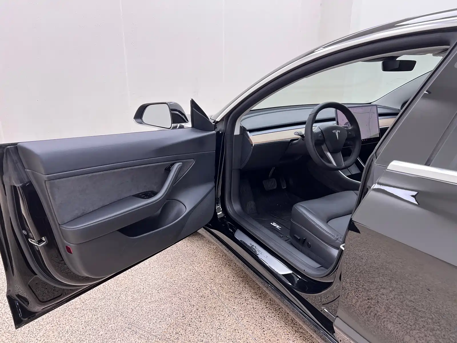 Фото 11 - Tesla Model 3