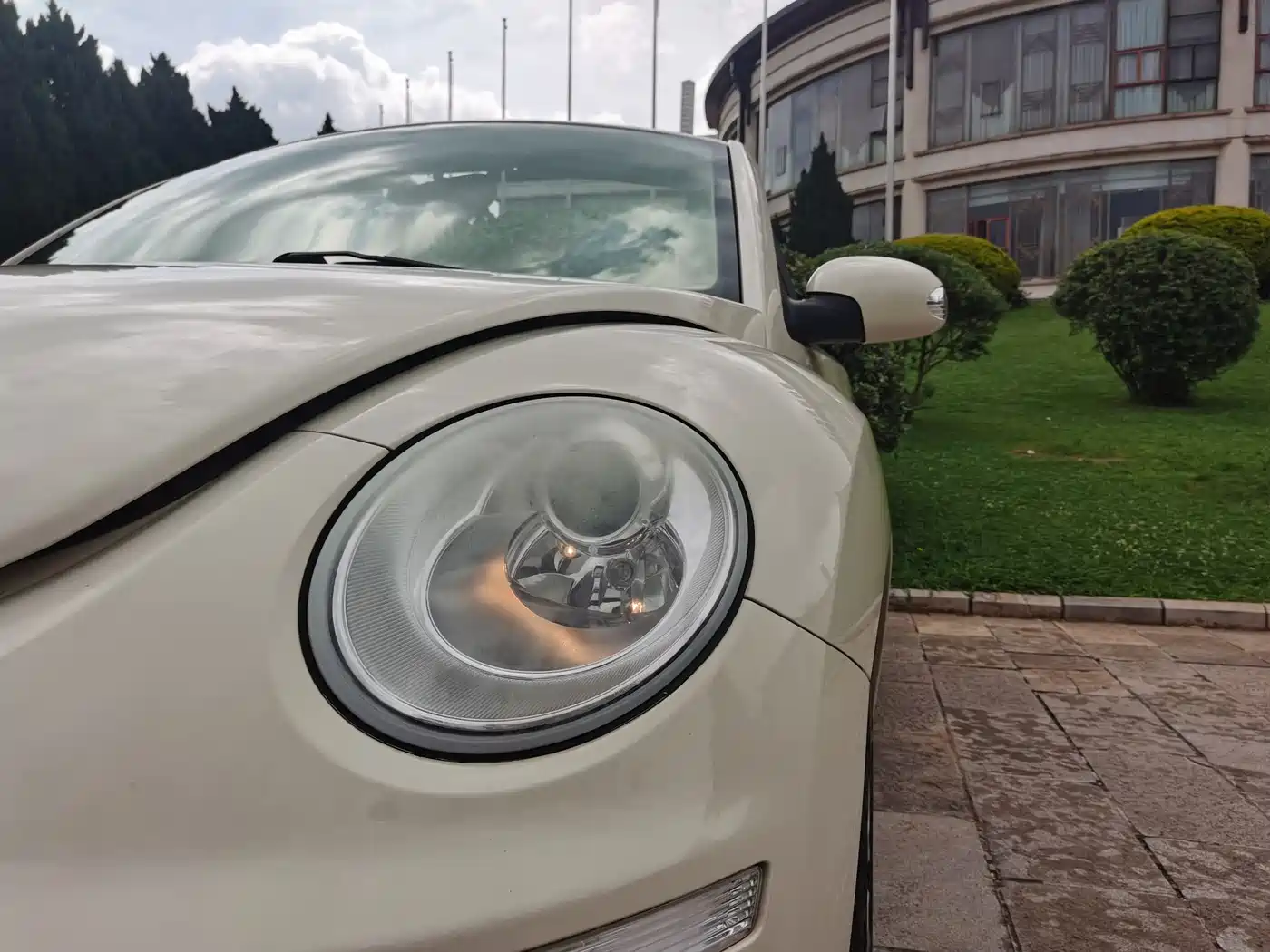 Volkswagen Beetle 2010 Model 2.0 BlackOrange Convertible Luxury Edition фото 4