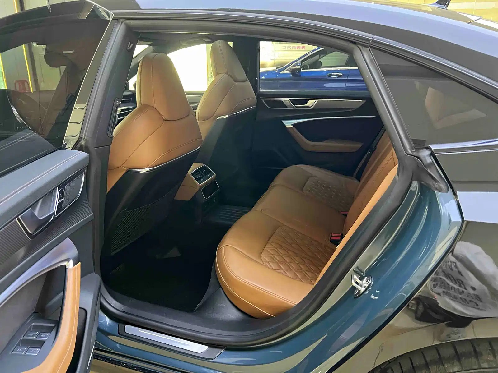 Фото 5 - Audi A7L