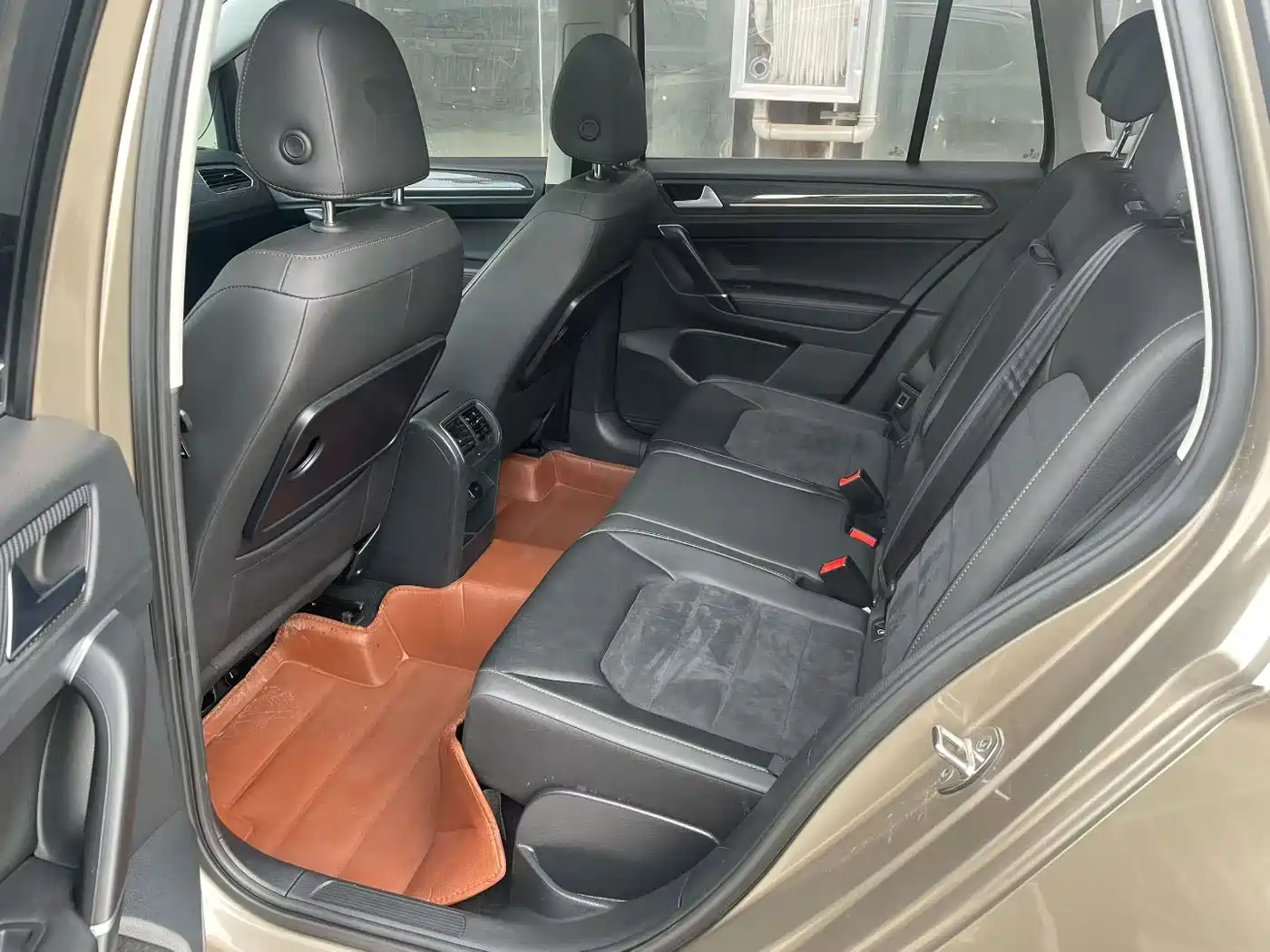 Volkswagen Golf Sportsvan 2018 230TSI Automatic Luxury фото 9