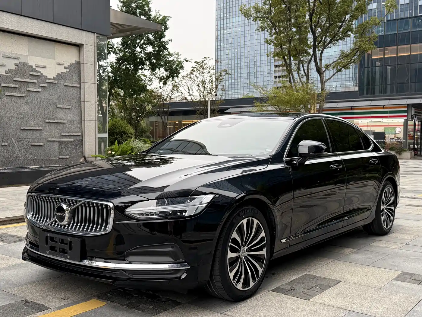 Фото 1 - Volvo S90