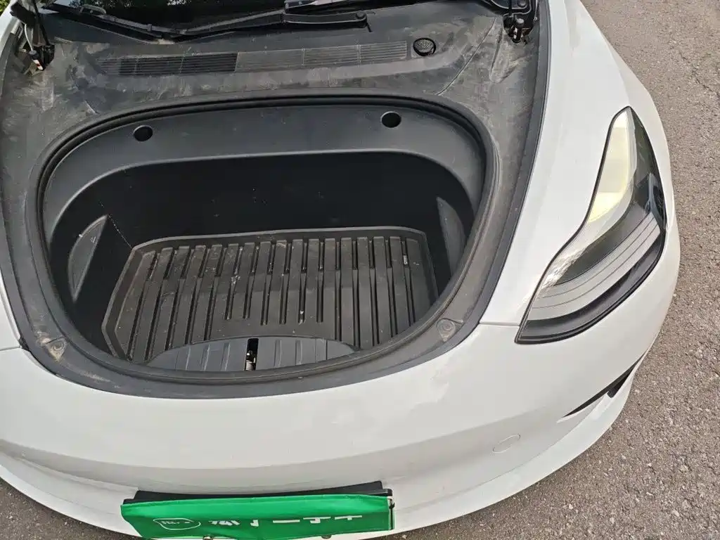 Фото 21 - Tesla Model 3
