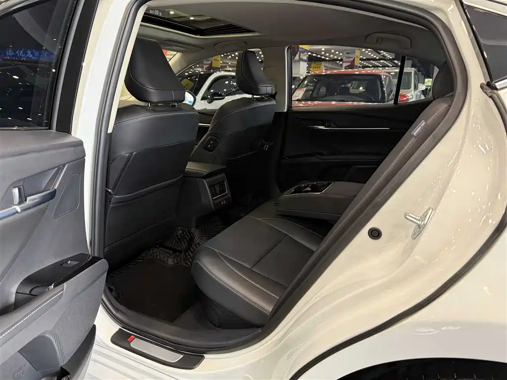 Toyota Camry 2024 Hybrid 2.0HGVP Luxury Edition фото 5