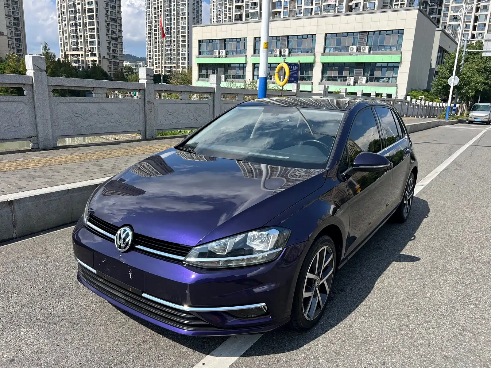 صورة 1 - Volkswagen Golf