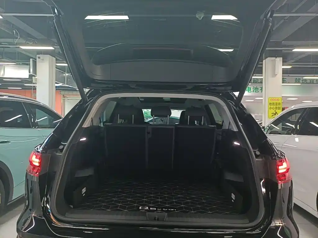Фото 19 - Audi Q5 e-tron