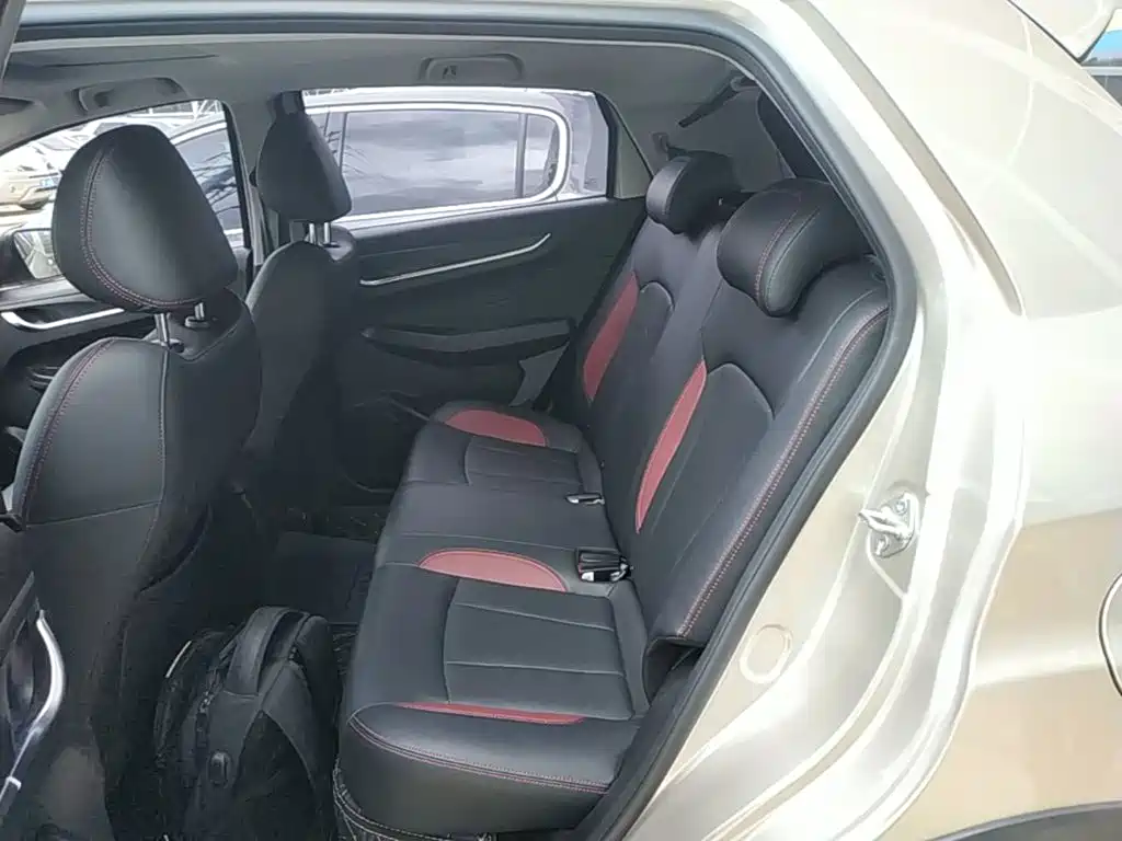 Фото 17 - Geely Vision X3