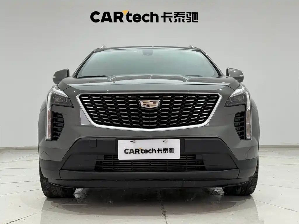 Photo 3 - Cadillac XT4