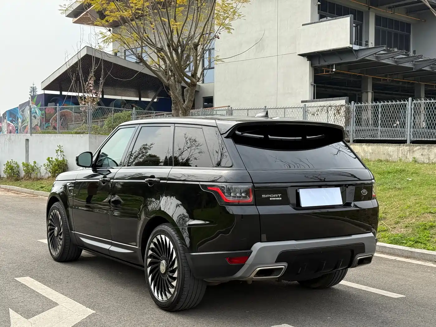 Land Rover Range Rover Sport 2019 3.0 SC V6 Special Edition фото 12