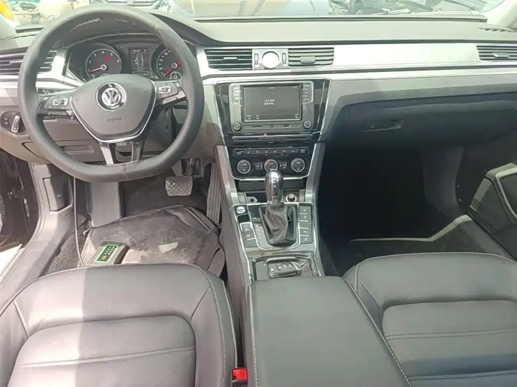 Volkswagen Passat 2017 330TSI DSG Prestige фото 10