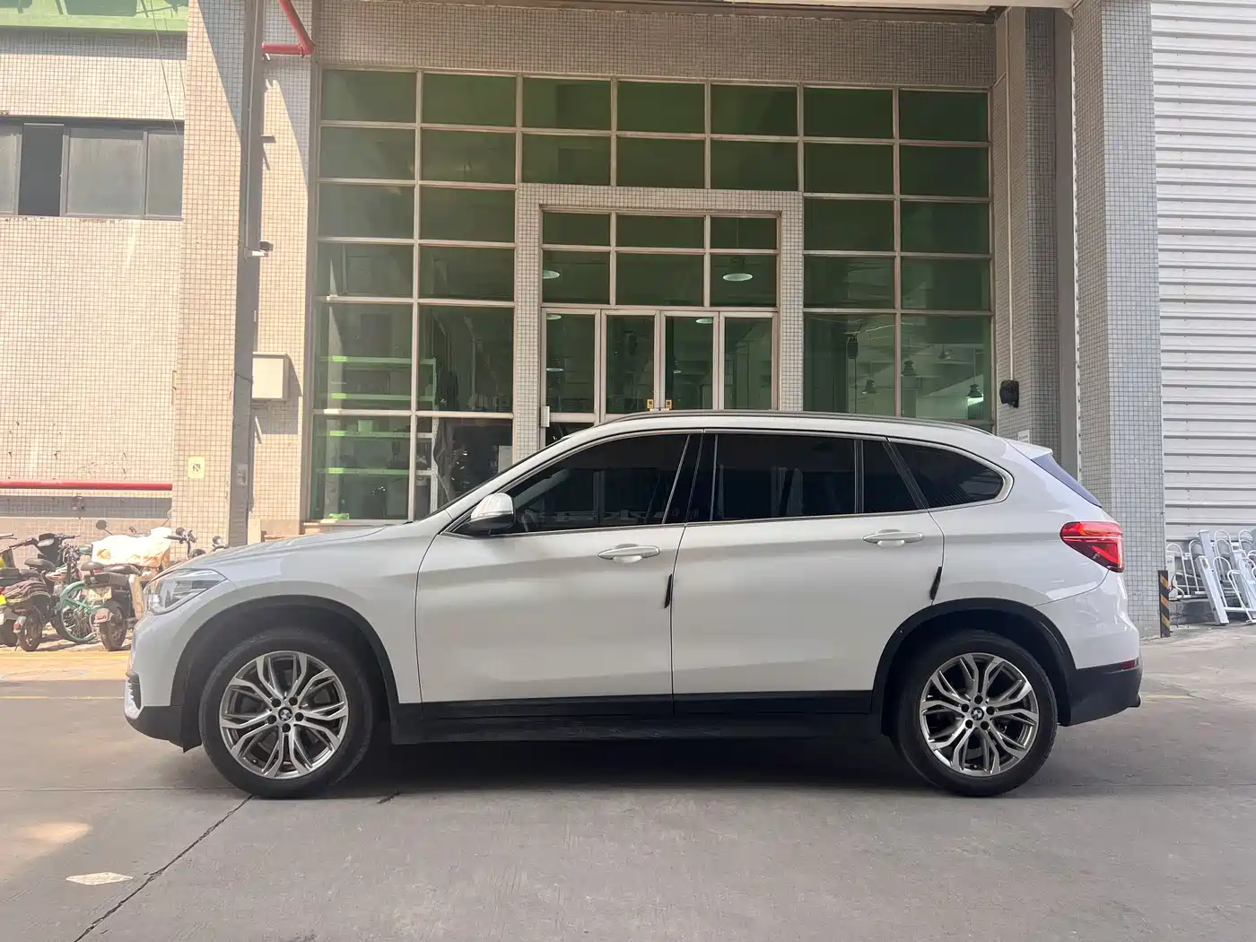BMW X1 2019 sDrive20Li Leading Model фото 8