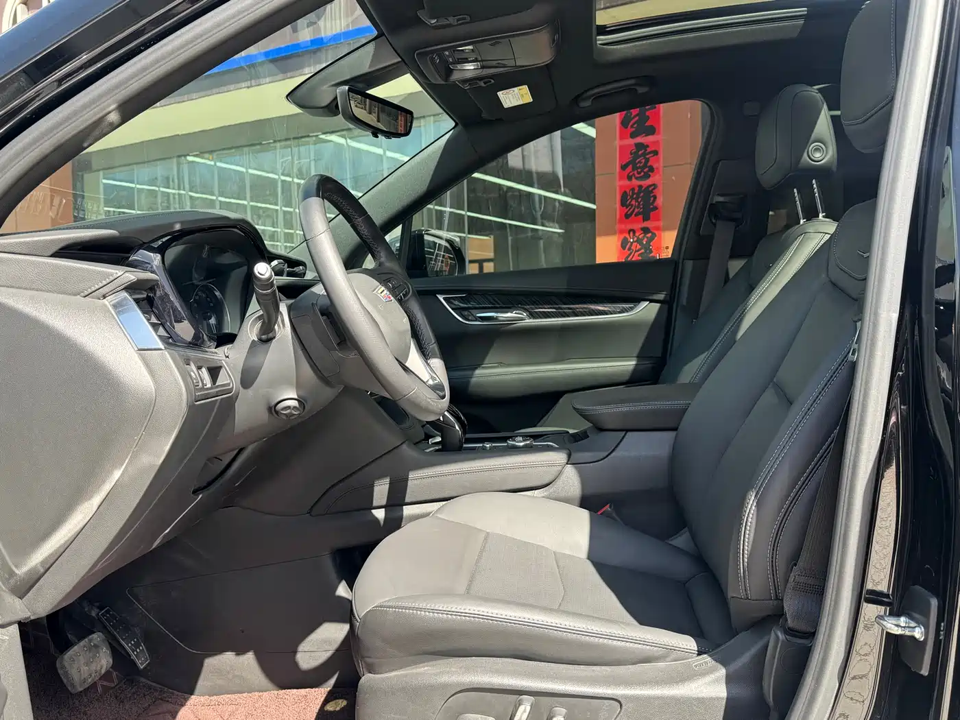 CADILLAC XT6