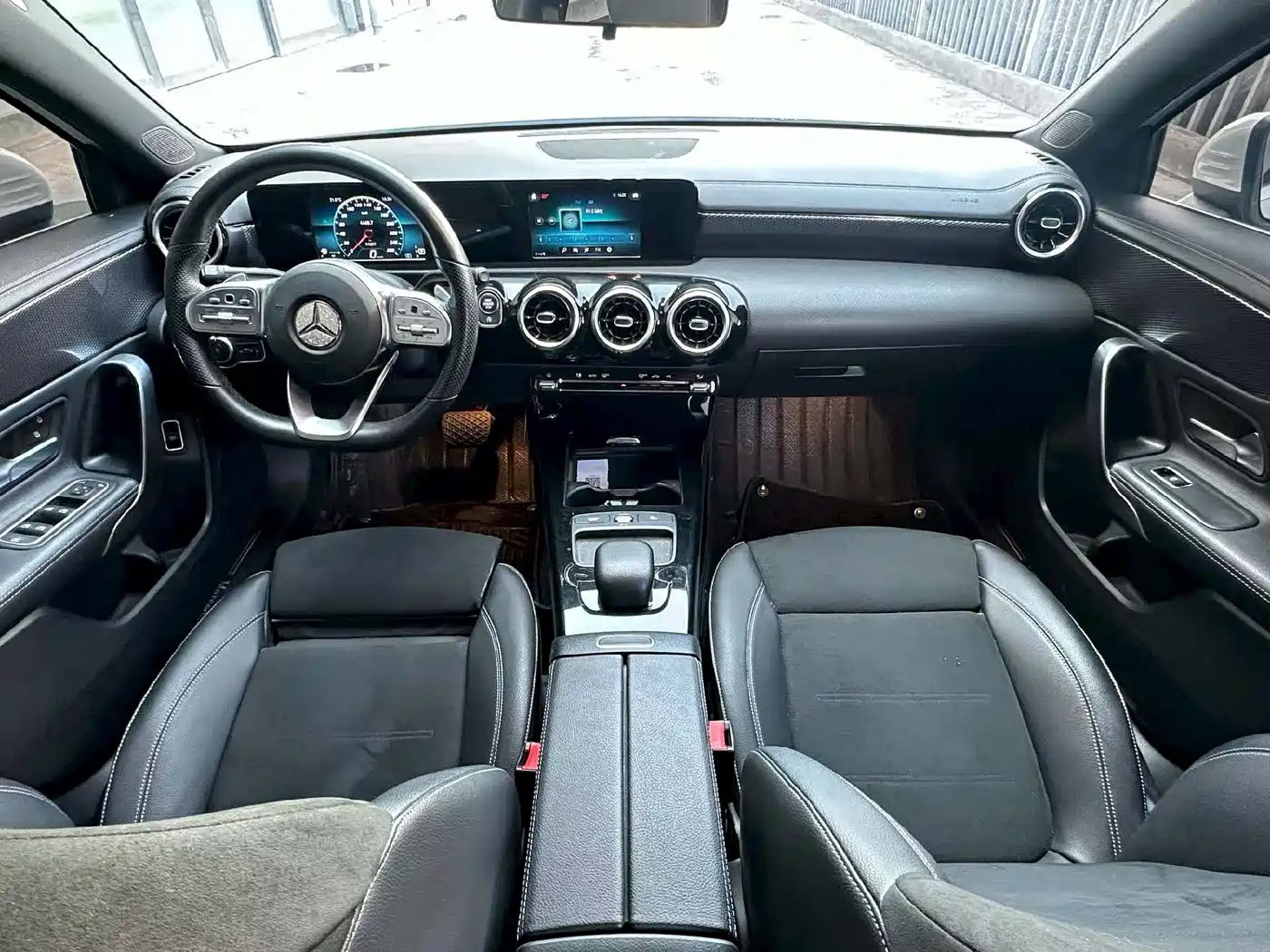 Mercedes-Benz A-Class 2019 A 180 L Sport Sedan фото 5