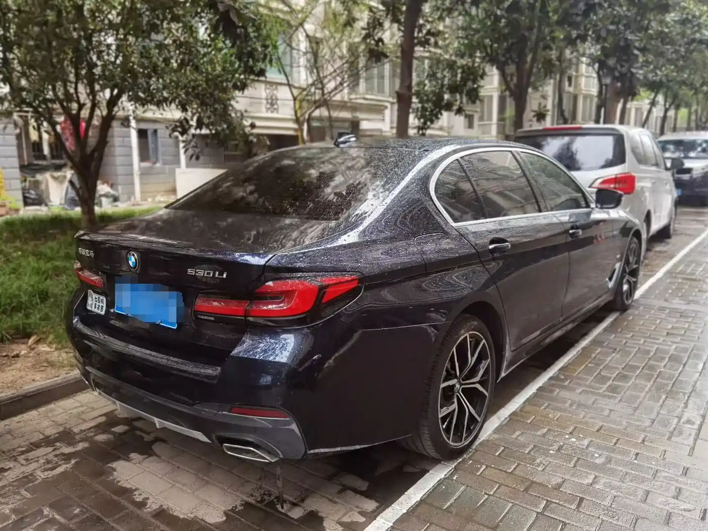 Photo 3 - BMW 5 Series
