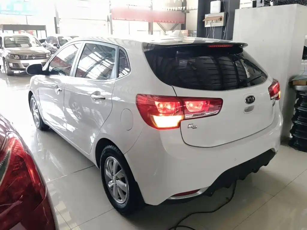 Kia K2 2016 2015 Hatchback 1.4L AT GLS Cool Edition