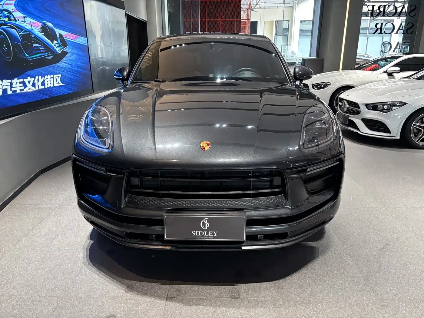 PORSCHE MACAN