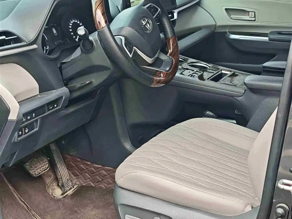 Toyota Sienna 2021 2.5L Hybrid Comfort Edition фото 23