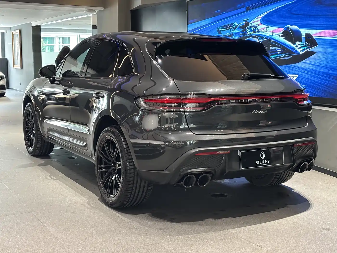 PORSCHE MACAN