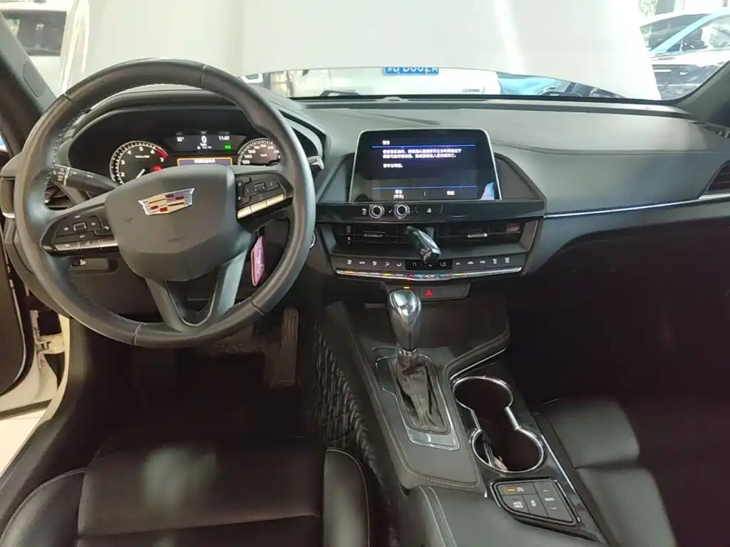 Cadillac CT4 2022 2022 28T Fashion Style