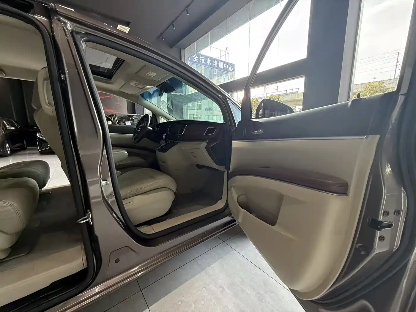 Buick GL8 2014 2.4L CT Luxury Business Comfort фото 9