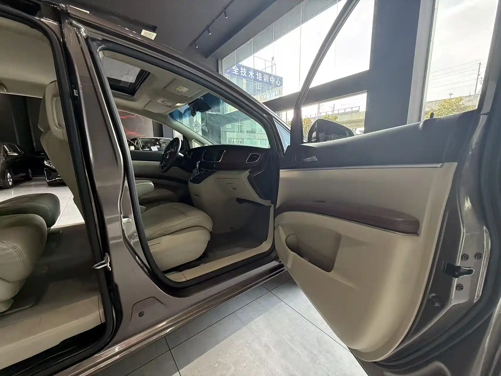 Фото 9 - Buick GL8