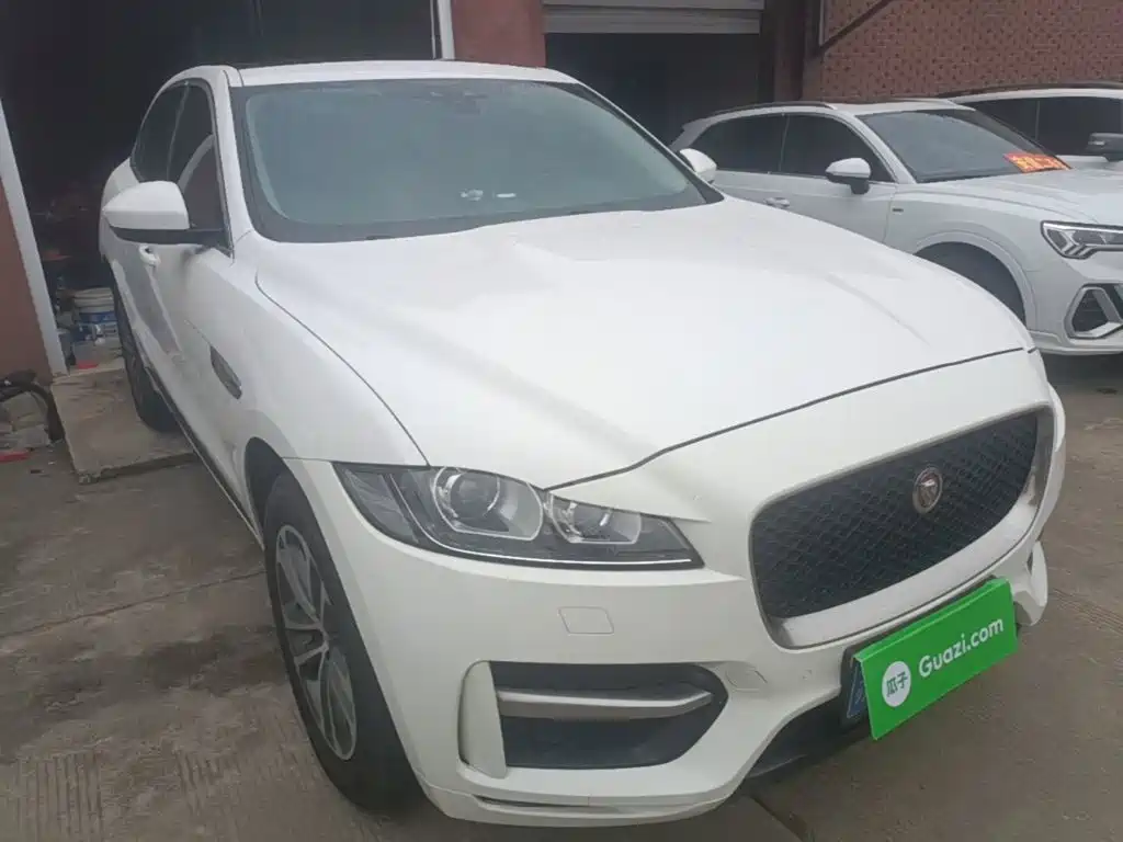 Фото 4 - Jaguar F-PACE