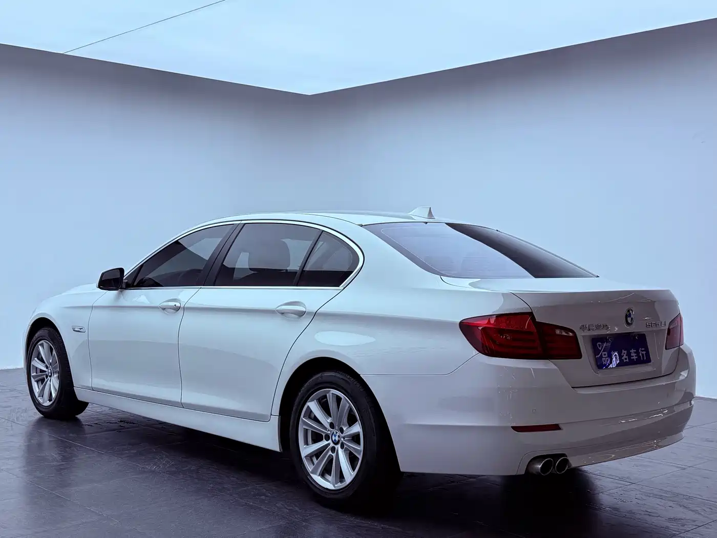 BMW 5 Series 2013 525Li Leadership фото 4