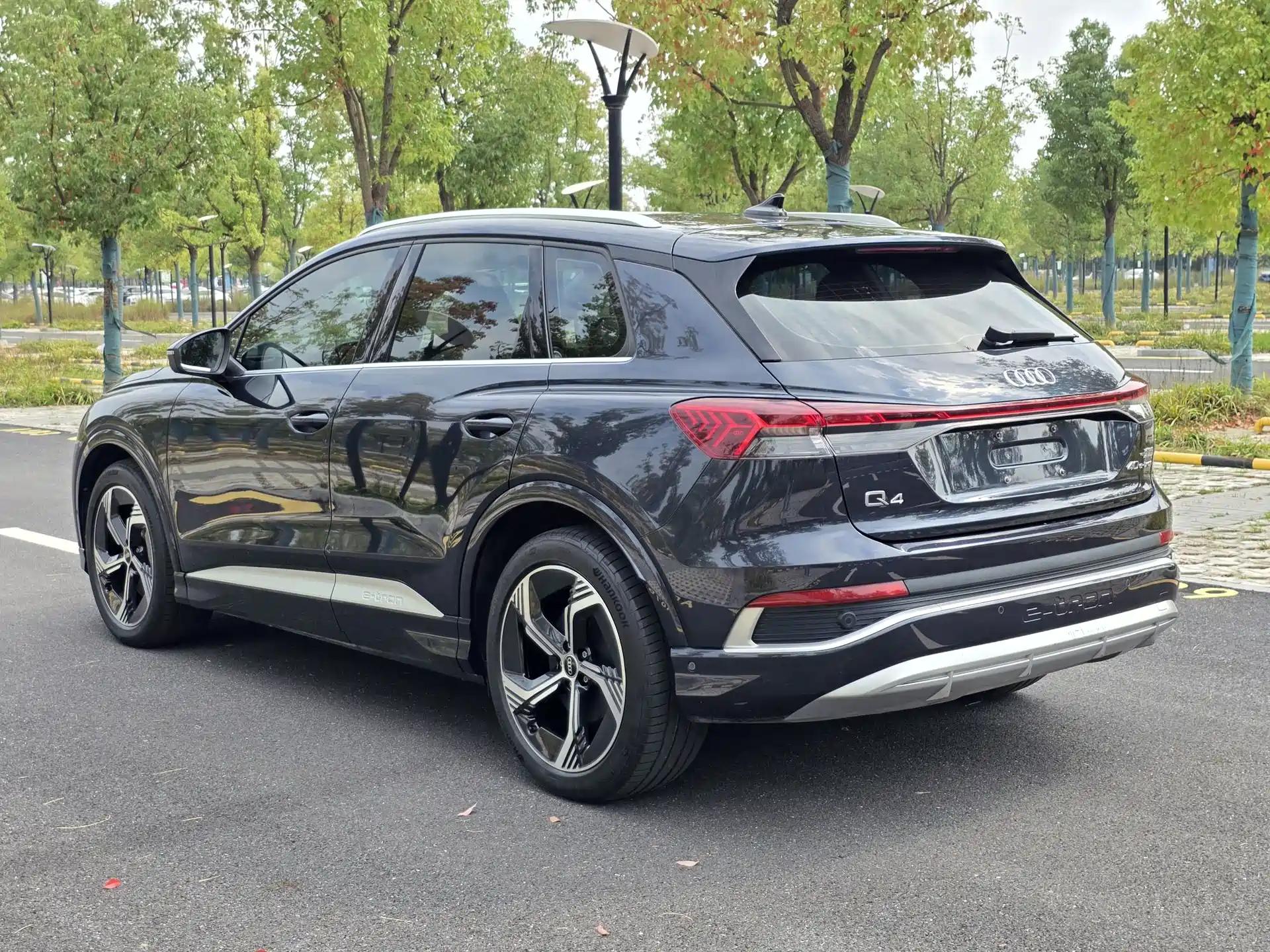 Photo 6 - Audi Q4 e-tron