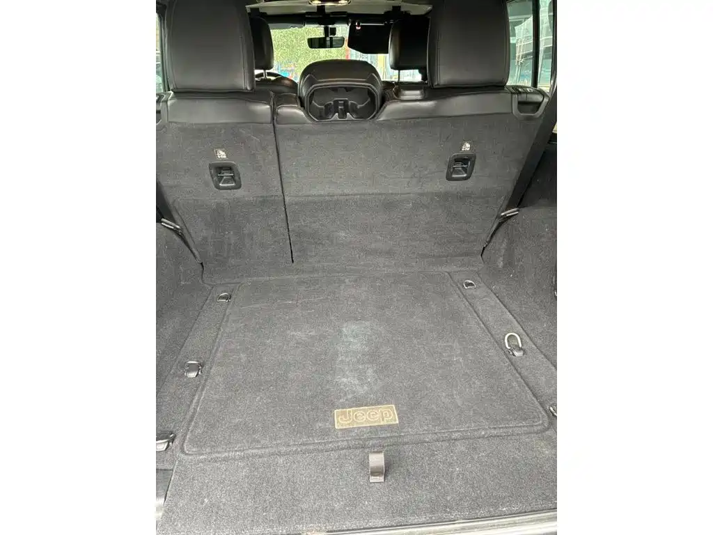 Фото 4 - Jeep Wrangler