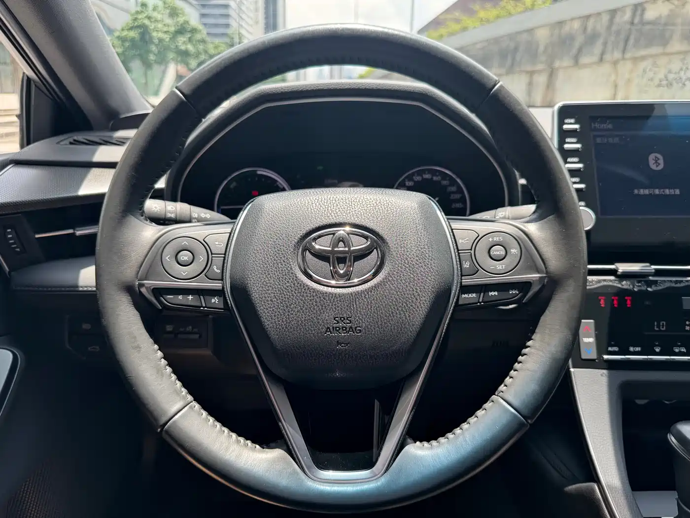 Toyota Avalon 2019 Hybrid 2.5L Luxury Edition China V фото 18