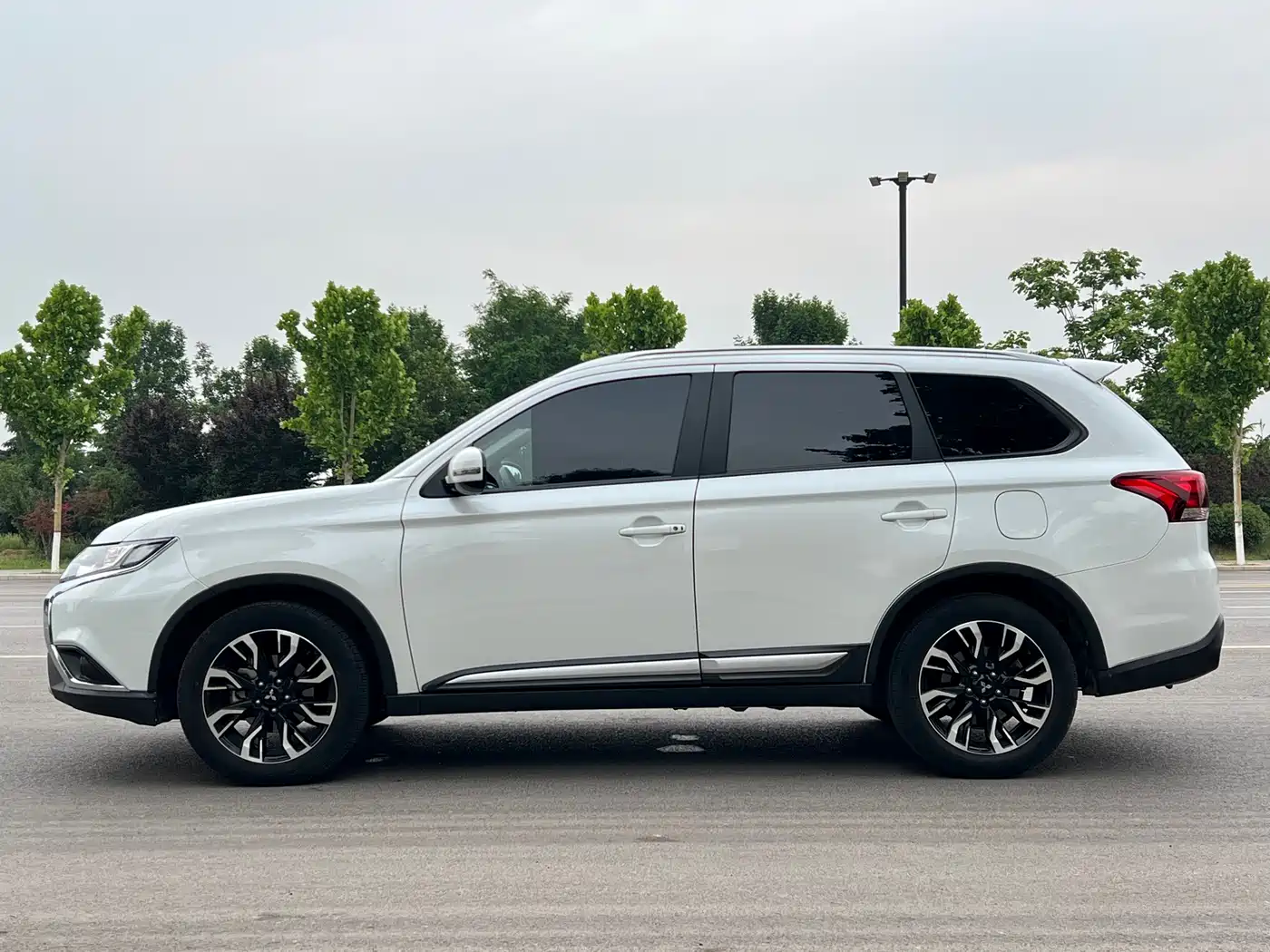 Mitsubishi Outlander 2019 2.0L 2WD Enjoy 7-Seater China VI фото 5