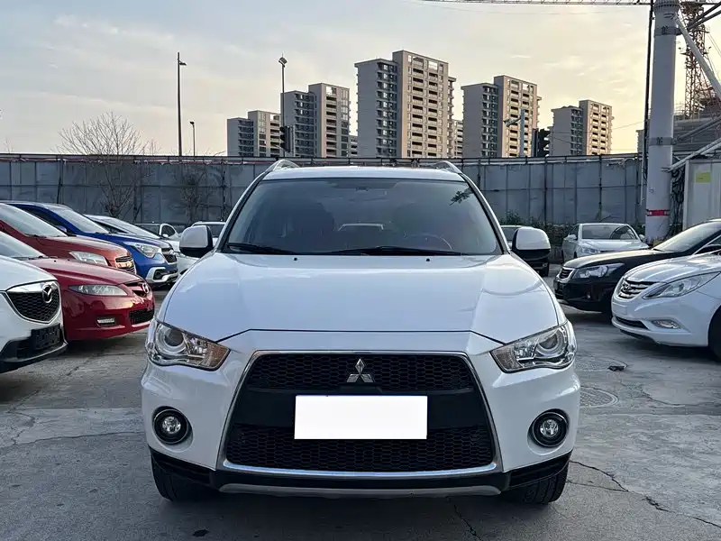 Mitsubishi Outlander (Import) 2010 Outlander 2.4 Fashion Edition фото 2