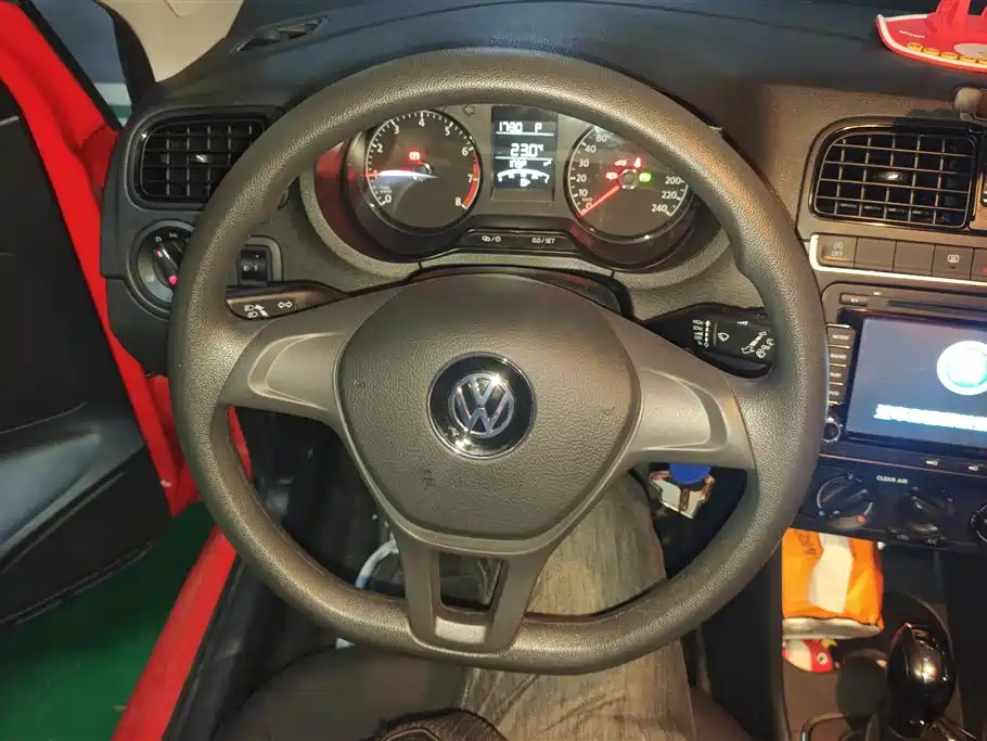 Volkswagen Polo 2018 1.5L Auto Safe Drive фото 15