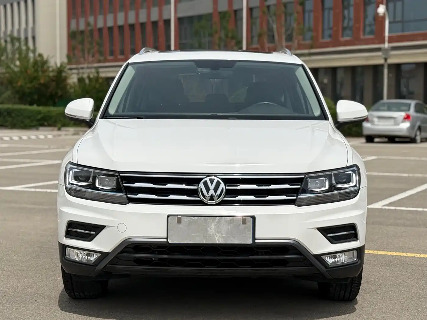 Volkswagen Tiguan L 2018 Facelift 330TSI Automatic 2WD Luxury Edition фото 2