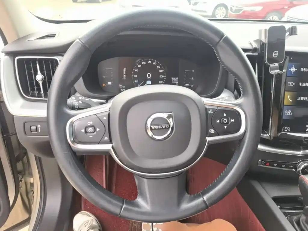 Фото 11 - Volvo XC60