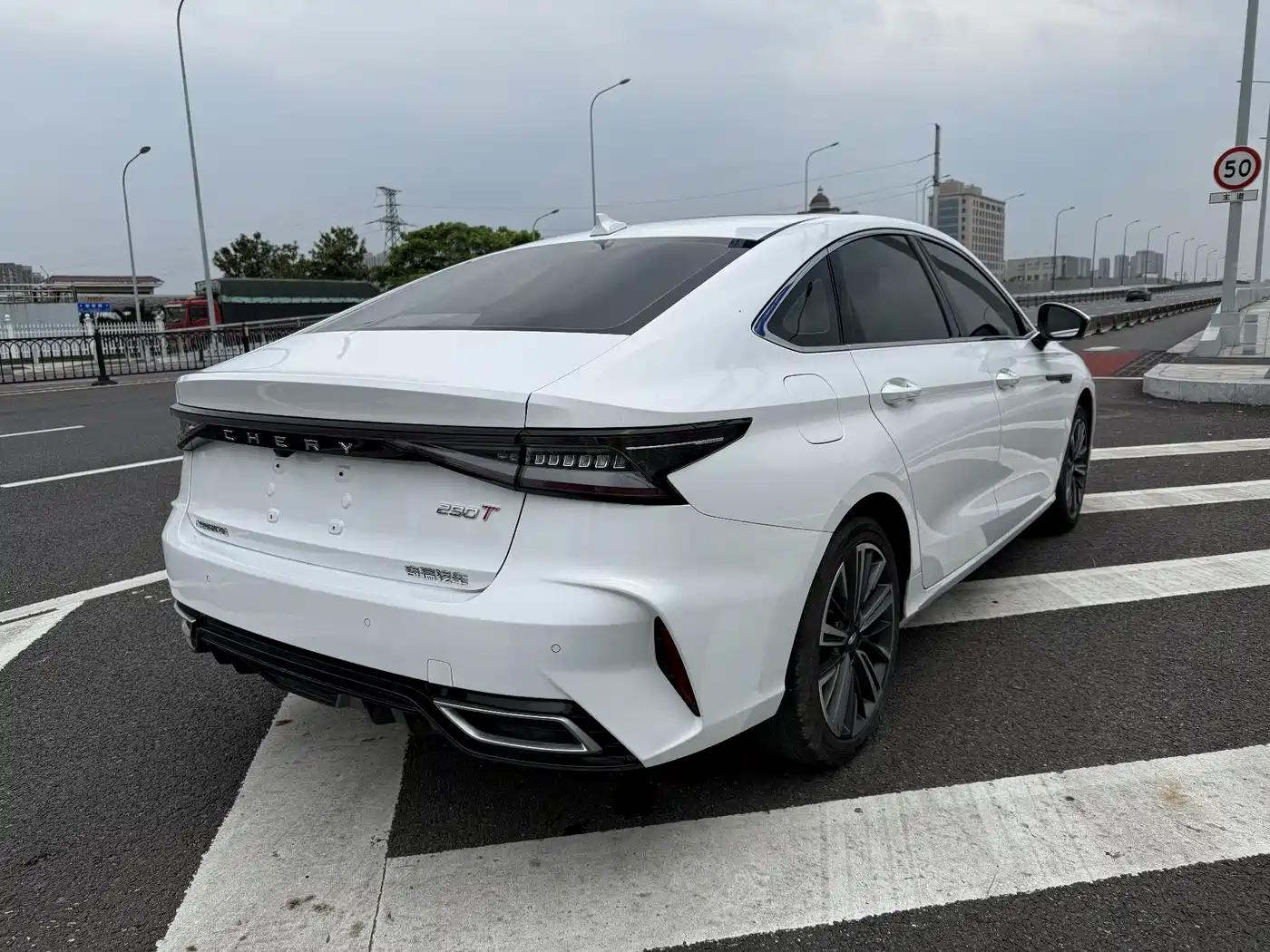 CHERY ARRIZO 8