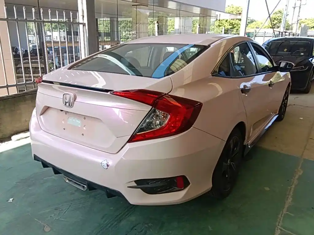 Фото 7 - Honda Civic