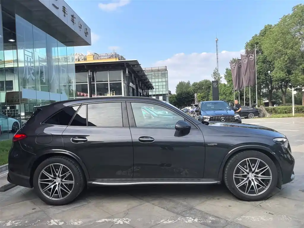 Mercedes-Benz GLC AMG 2025 AMG GLC 43 4MATIC фото 4