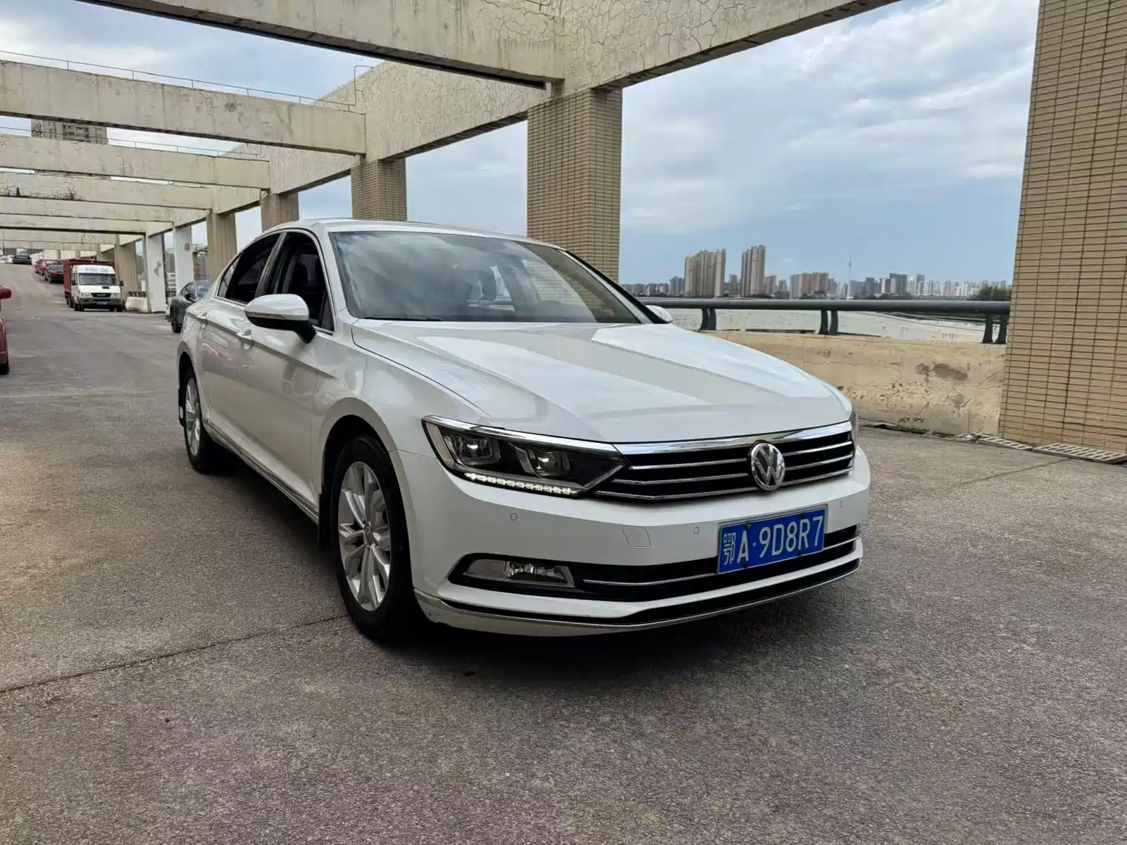 صورة 3 - Volkswagen Magotan
