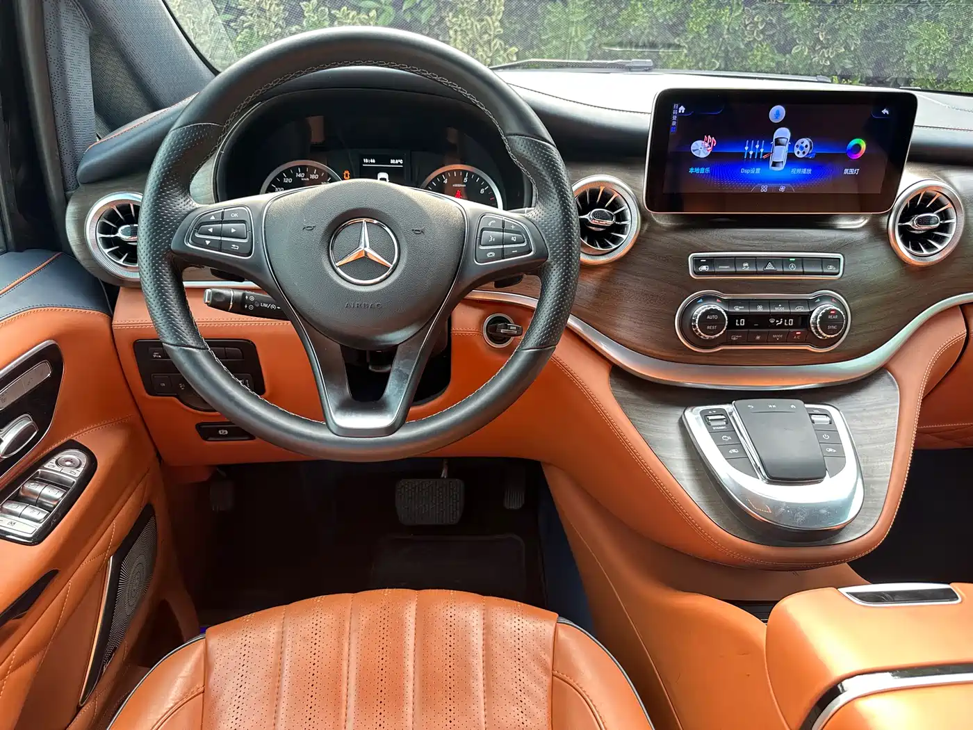 Mercedes-Benz Vito 2024 2.0T Business 7-Seater фото 11
