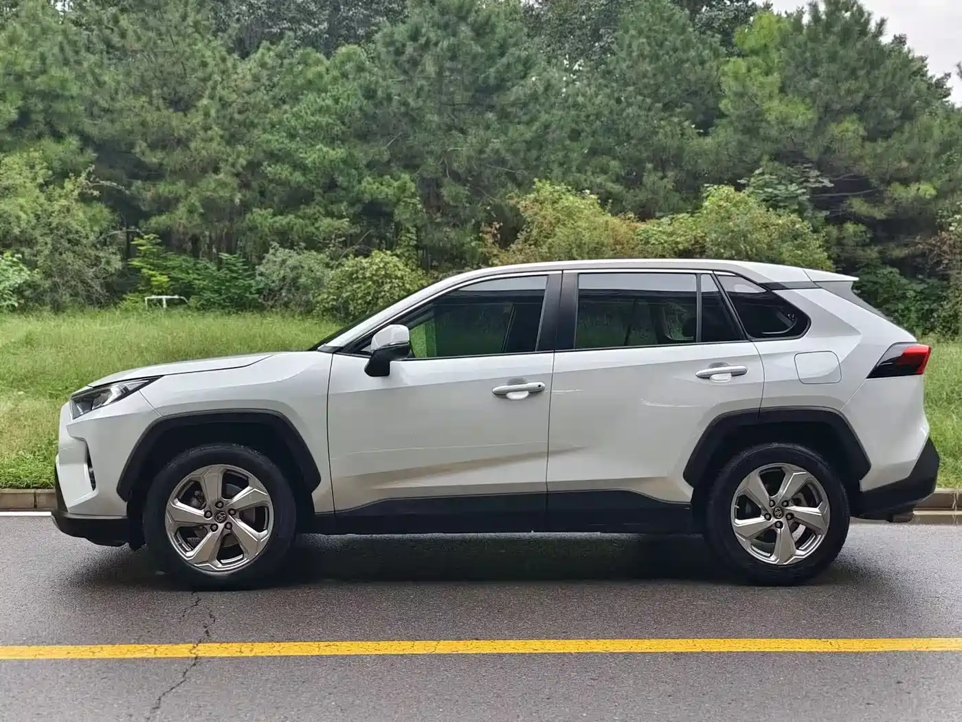 Toyota RAV4 Rongfang 2023 2.0L CVT FWD Style Plus Edition фото 3