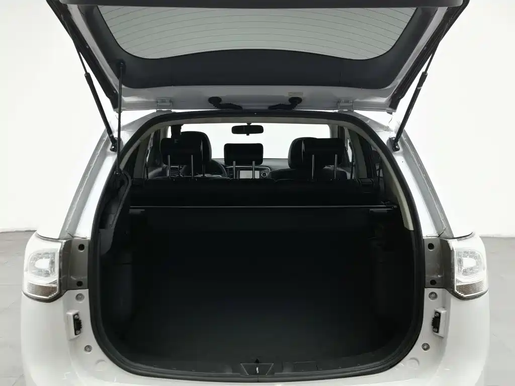Mitsubishi Outlander (Import) 2015 2014 2.4L 4WD Luxury Value Edition 5-seater