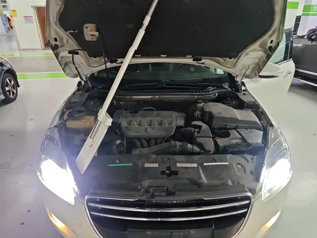 Peugeot 508 2012 2.0L Automatic Sunroof Classic Edition фото 16
