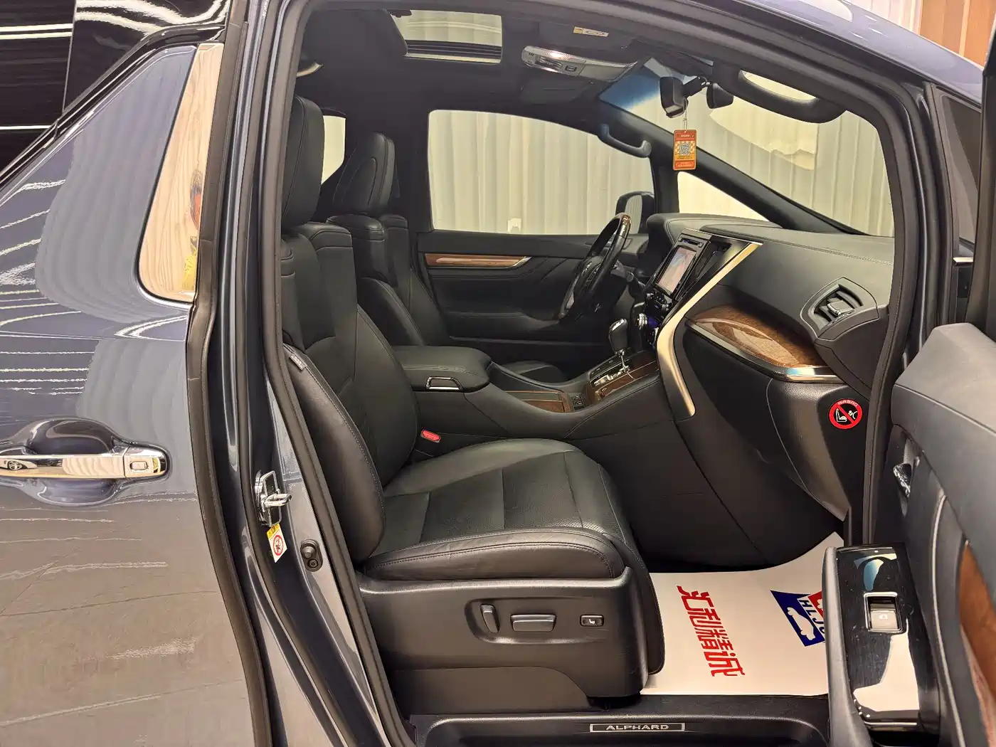 Toyota Alphard 2015 3.5L Premium Edition фото 4