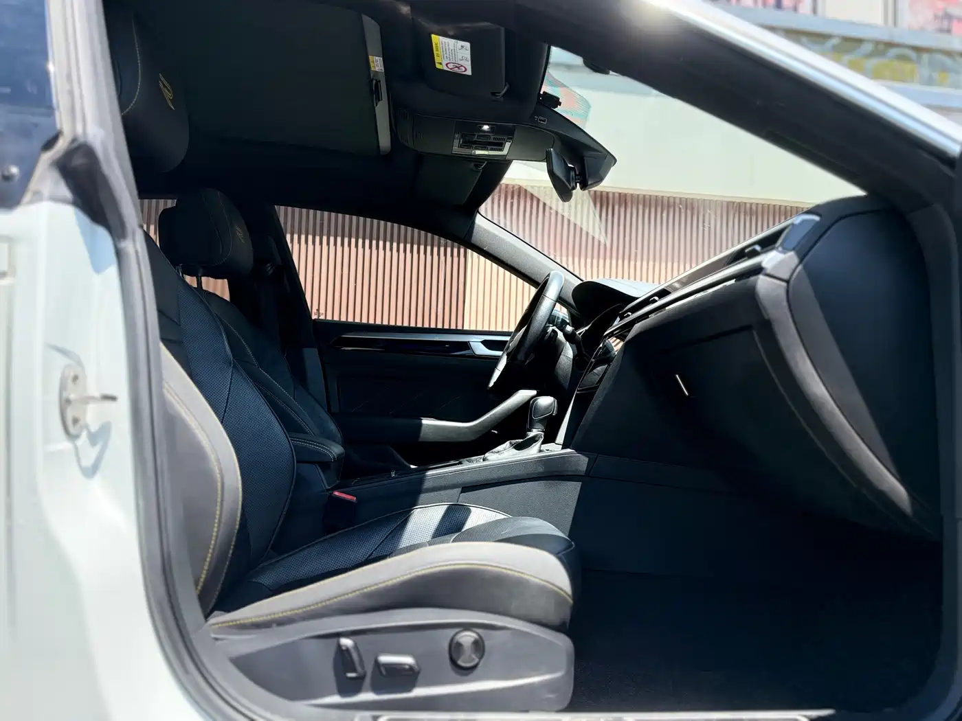 Volkswagen FAW-Volkswagen CC 2023 380TSI Eye-catching Edition фото 11