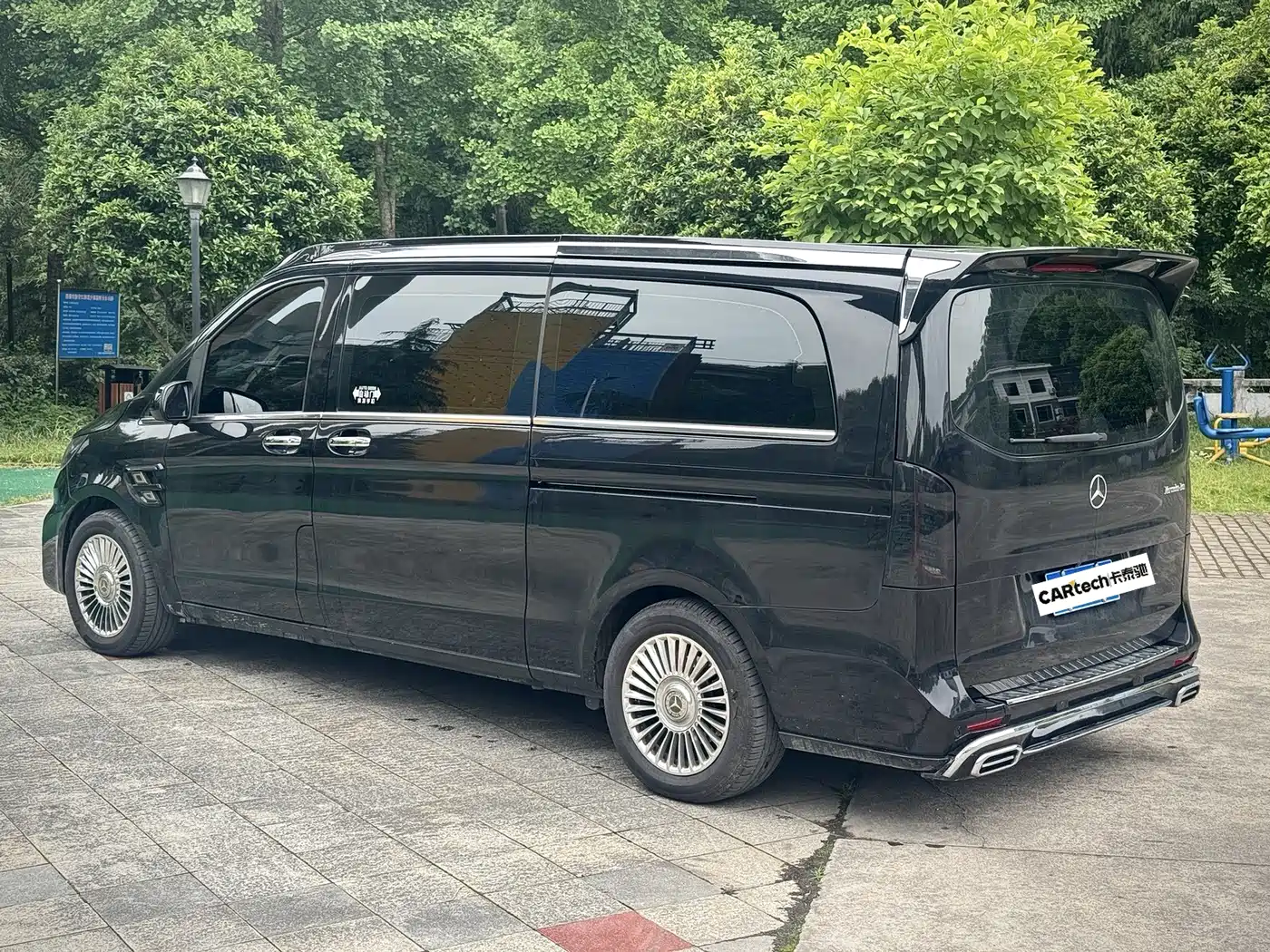 Mercedes-Benz Vito 2023 2.0T Business 7-Seater фото 5