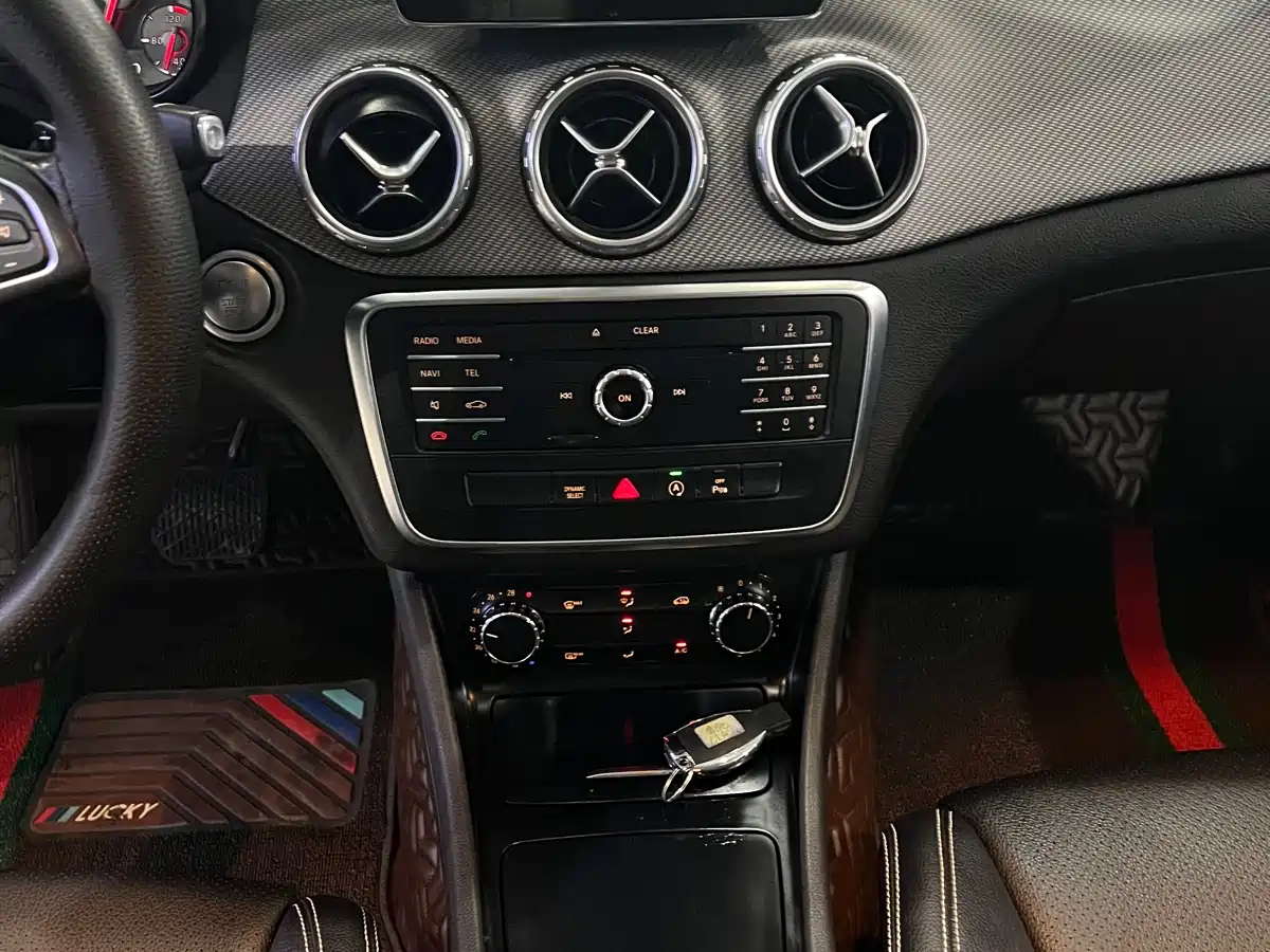 Mercedes-Benz GLA 2017 GLA 200 Dynamic фото 11