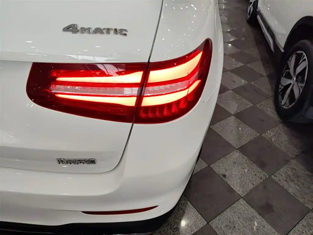 Mercedes-Benz GLC 2018 GLC 300 4MATIC Dynamic фото 8